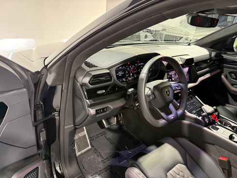 Used 2025 Lamborghini Urus SE AWD/4WD image 25