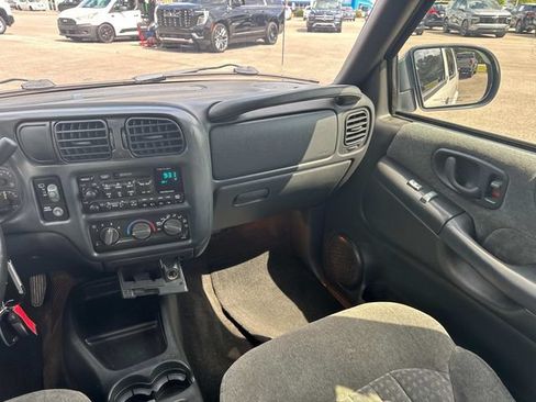 Used 2002 Chevrolet Blazer LS w/ Preferred Equipment Group RWD image 19