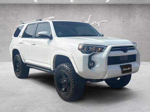 Used 2022 Toyota 4Runner SR5 Premium w/ Moonroof Package image 2