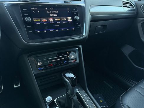 Used 2022 Volkswagen Tiguan SE R-Line image 14