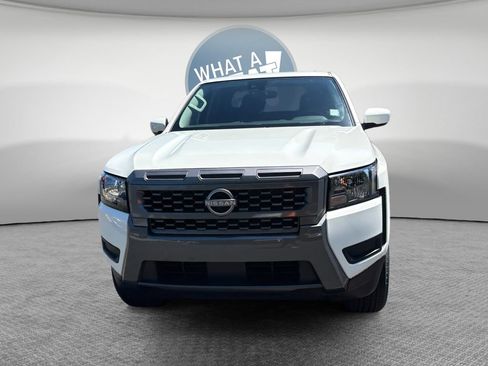 Used 2025 Nissan Frontier SV RWD image 9