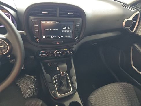 Used 2025 Kia Soul LX w/ LX Technology Package FWD image 9