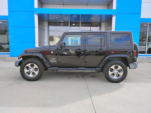 Used 2016 Jeep Wrangler Unlimited Sahara AWD/4WD image 28
