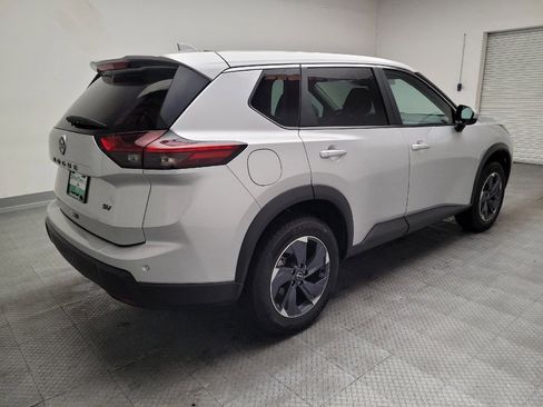 Used 2024 Nissan Rogue SV FWD image 9