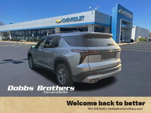 Used 2026 Chevrolet Traverse LT w/ Driver Confidence Package FWD image 6