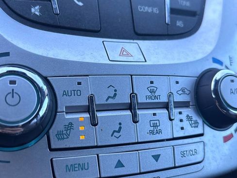 Used 2017 Chevrolet Equinox LT w/ Convenience Package image 11