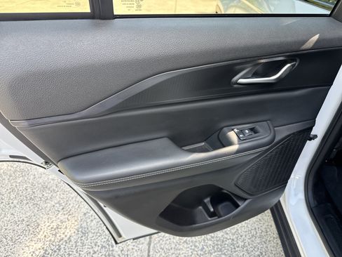 Used 2023 Jeep Grand Cherokee Altitude AWD/4WD image 19