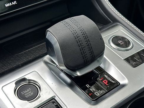 New 2025 Jaguar F-PACE R-Dynamic S image 22