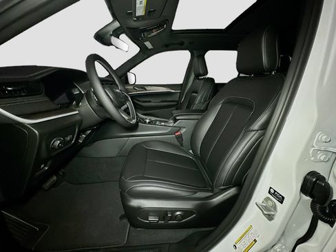 New 2026 Jeep Grand Cherokee Limited w/ Limited Altitude Package AWD/4WD image 14