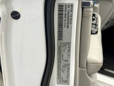 Used 2023 Jeep Grand Cherokee Overland w/ Adv Protech Group III AWD/4WD image 11