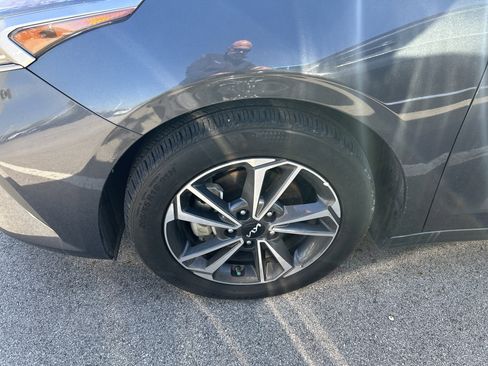 Used 2023 Kia Forte LXS w/ LXS Technology Package FWD image 3