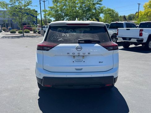 Used 2024 Nissan Rogue SV FWD image 6