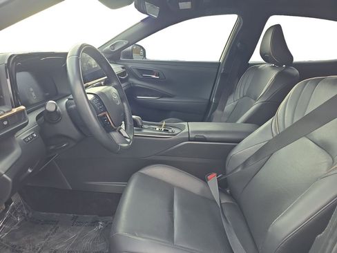 Used 2023 Toyota Crown Limited image 10