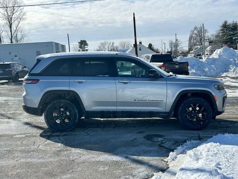 New 2026 Jeep Grand Cherokee Altitude AWD/4WD image 5