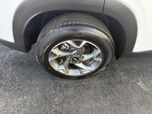 Certified 2024 Chevrolet Trax LT image 29