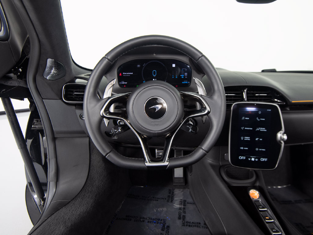 Used 2025 McLaren Artura Spider RWD image 16