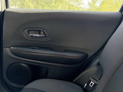 Used 2020 Honda HR-V LX image 18