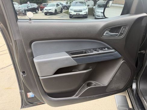 Used 2017 Chevrolet Colorado Z71 AWD/4WD image 9