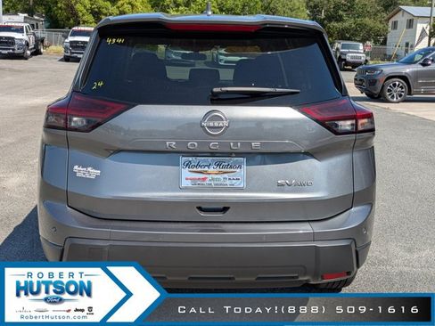 Used 2024 Nissan Rogue SV AWD/4WD image 7