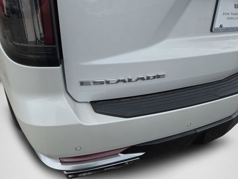 Used 2024 Cadillac Escalade Premium Luxury AWD/4WD image 47