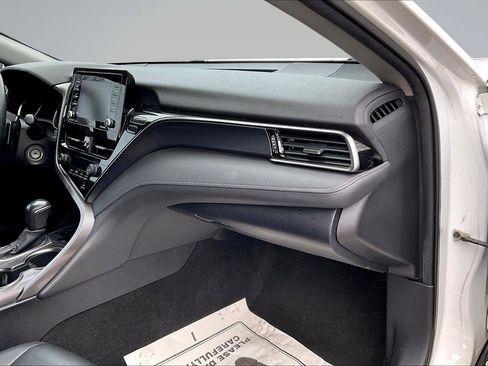 Used 2021 Toyota Camry SE image 17