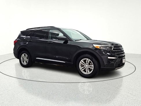 Used 2023 Ford Explorer XLT w/ Equipment Group 202A image 9