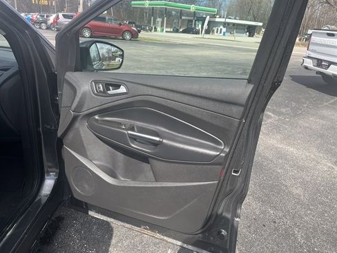 Used 2019 Ford Escape SE image 34