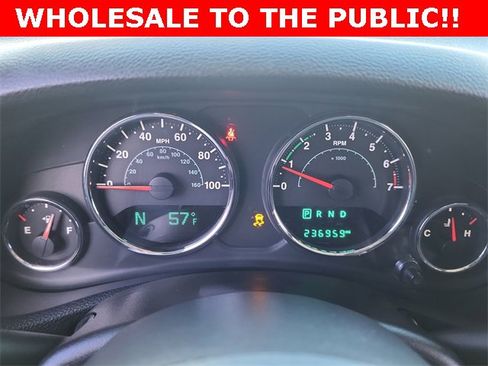 Used 2015 Jeep Wrangler Unlimited Rubicon w/ Connectivity Group image 28