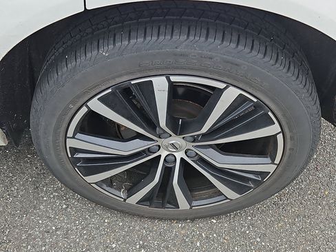 Used 2024 Volvo XC60 B5 Plus w/ Protection Package Premier image 10