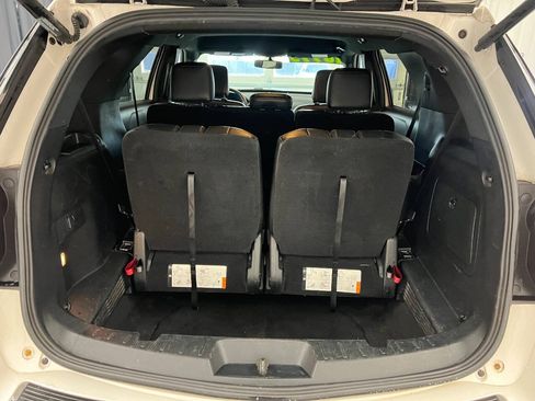 Used 2018 Ford Explorer XLT w/ Equipment Group 202A AWD/4WD image 13