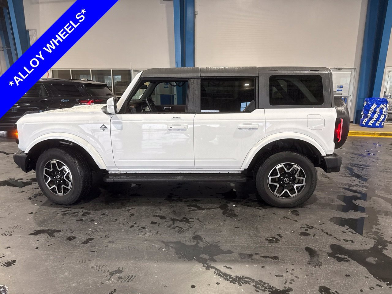 Used 2023 Ford Bronco Outer Banks AWD/4WD image 3