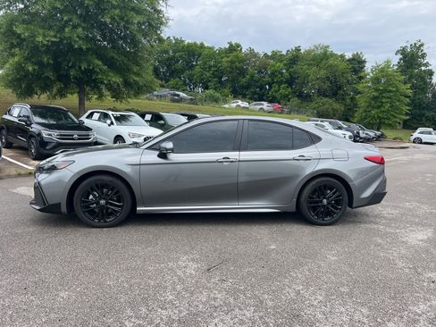 Used 2026 Toyota Camry SE FWD image 5