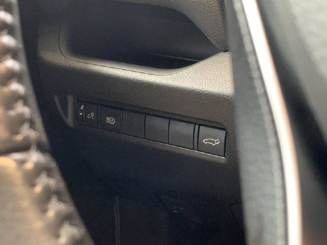 Used 2019 Toyota RAV4 XLE Premium FWD image 15