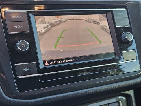 Used 2020 Volkswagen Tiguan S image 25