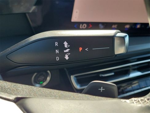 Used 2025 Chevrolet Traverse LT w/ Enhanced Driving Package image 15