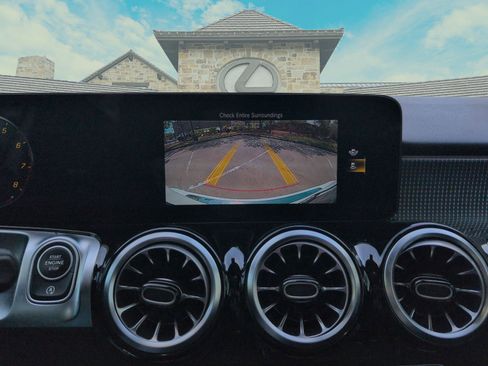 Used 2023 Mercedes-Benz GLB 250 GLB 250 image 11