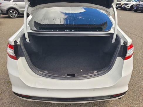 Used 2016 Ford Fusion SE FWD image 8