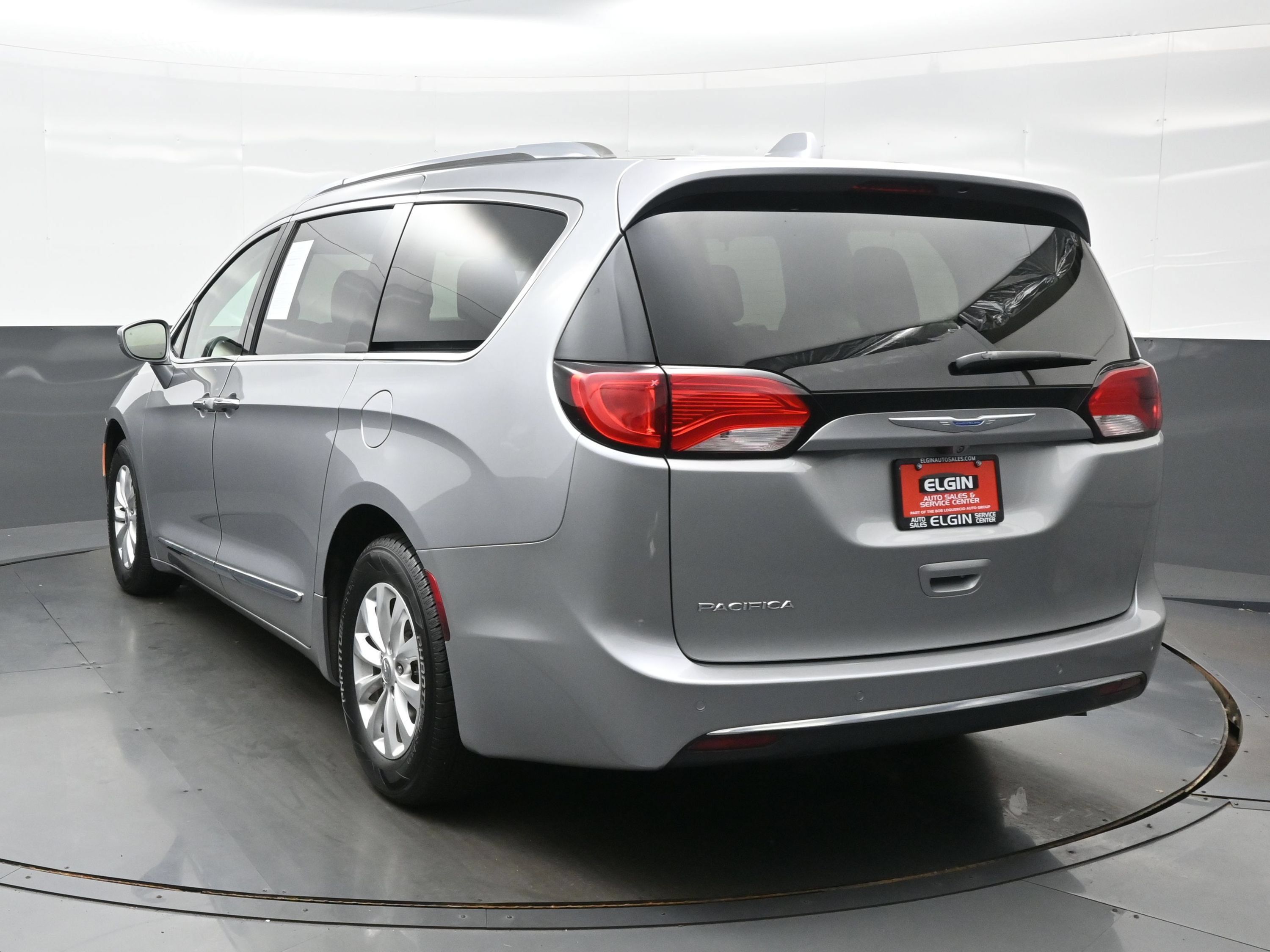 Used 2018 Chrysler Pacifica Touring-L Plus FWD image 4
