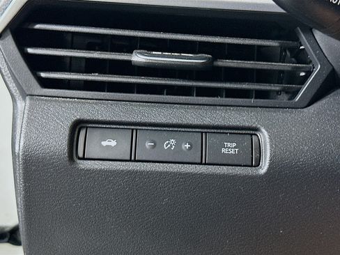 Used 2024 Nissan Altima 2.5 SV AWD/4WD image 17