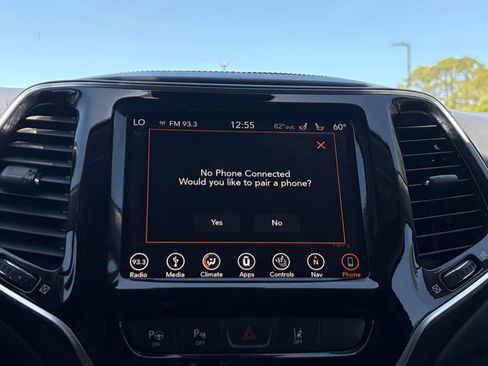 Used 2019 Jeep Cherokee Overland w/ Technology Group image 13