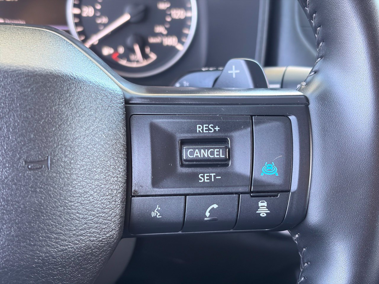 Certified 2025 Nissan Rogue SV FWD image 28