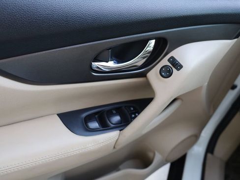 Used 2014 Nissan Rogue SV image 11