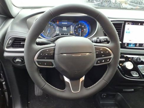 New 2027 Chrysler Pacifica Select FWD image 5