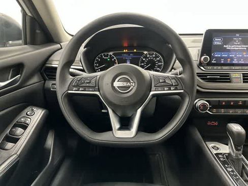Used 2024 Nissan Altima 2.5 SV AWD/4WD image 15