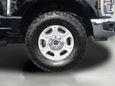 Used 2026 Ford F250 XLT w/ XLT Premium Package AWD/4WD image 4