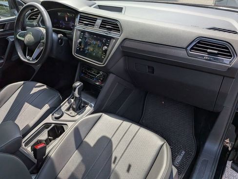 Used 2023 Volkswagen Tiguan SE AWD/4WD image 35