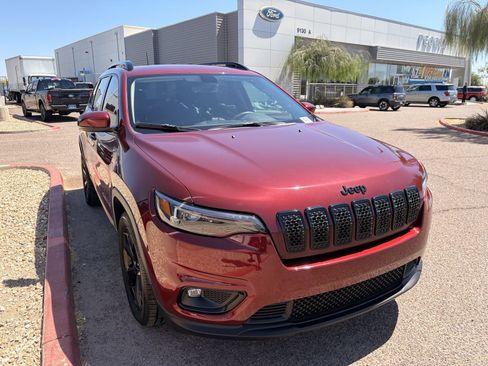 Used 2020 Jeep Cherokee Latitude Plus FWD image 3
