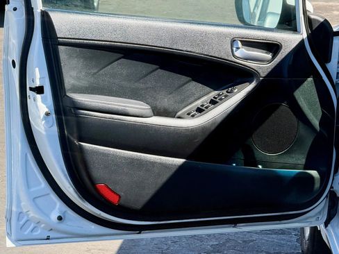 Used 2018 Kia Forte LX image 9