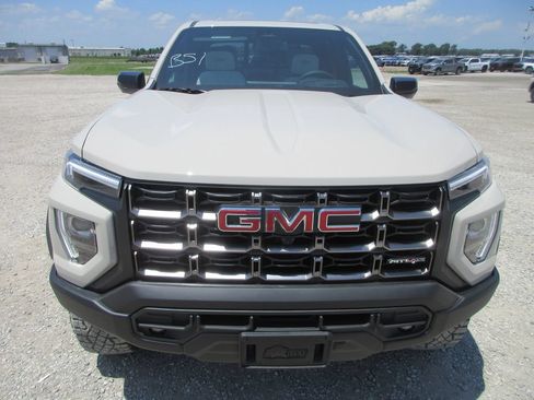 New 2026 GMC Canyon AT4X w/ AT4X AEV Edition AWD/4WD image 11