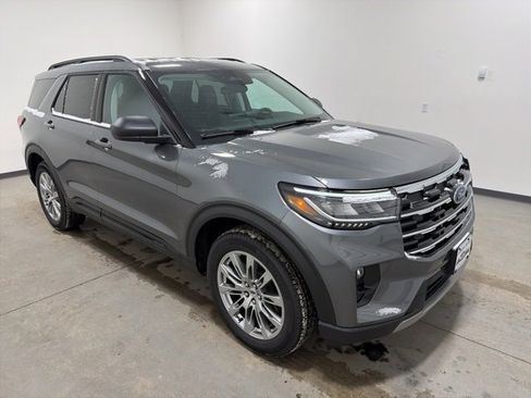 New 2026 Ford Explorer Active w/ Active Comfort Package image 3